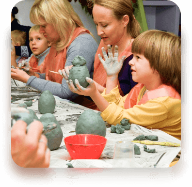Семейный мастер-класс (взрослые + дети) по керамике и рисованию.